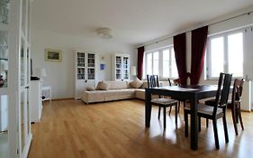 Luxury City Apartment - View Of River And Castle